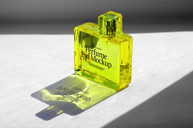 Free Glass Perfume Bottle Mockup